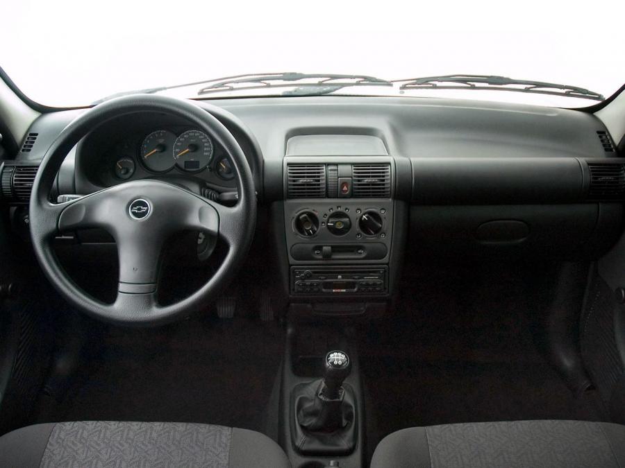  Chevrolet Classic 2003 года  (фото 15 из 16)